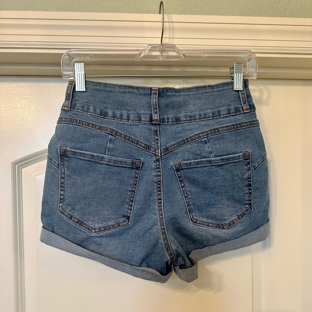 Forever 21 - Adorable Double Button Denim Shorts! Brand new condition! - Picture 3 of 5